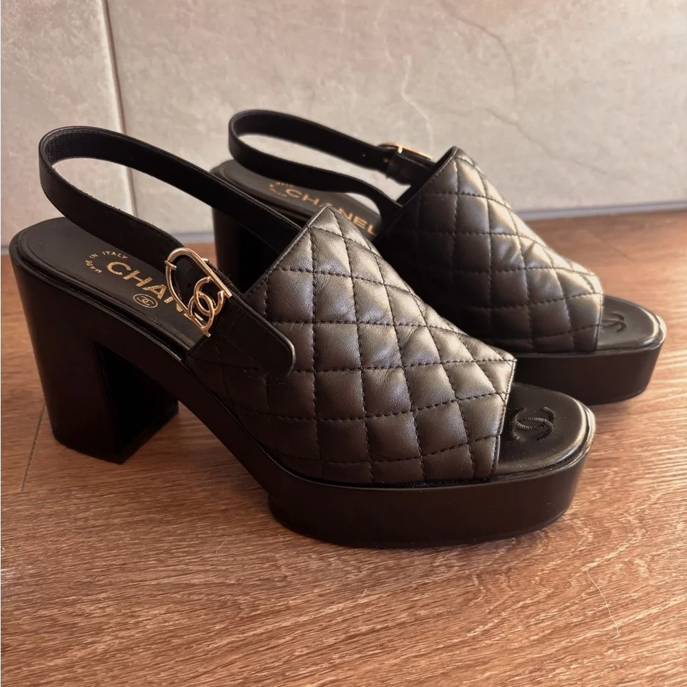 CHANEL Black Quilted Platform Sandals - Authentic - Size 39 - Like New - Picture 1 of 11